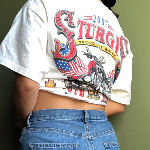 Cropped Graphic Tee - Picture 3 of 3